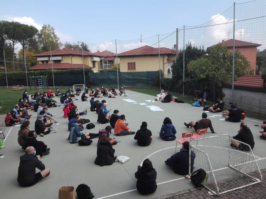 Le comunità capi della zona Varese Agesci durante la messa a distanza